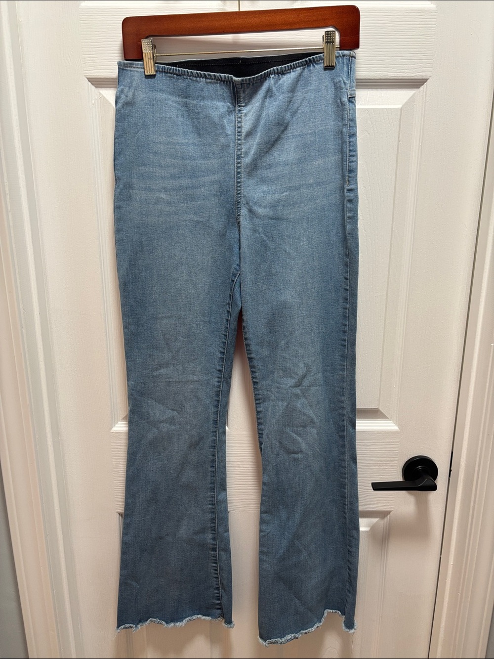 Knox Rose Light Blue Women's Stretch Denim flair leg Jeans with elastic waist.